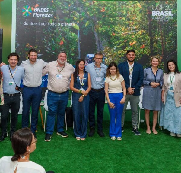 Acre integra painel do BNDES sobre concessões florestais na COP30